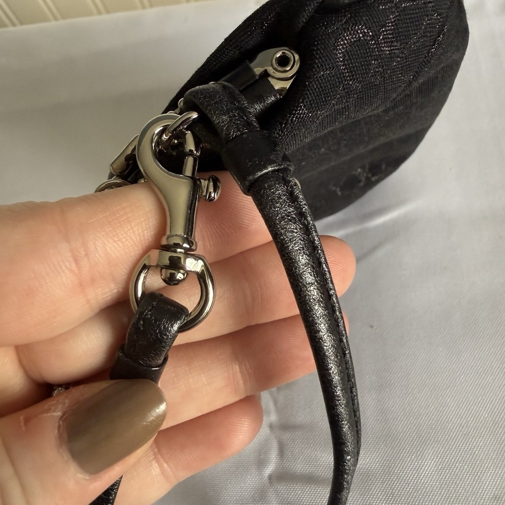 COACH VINTAGE BLACK AND SILVER KISS LOCK WRISTLET COIN PURSE/ MINI PURSE - Picture 8 of 15